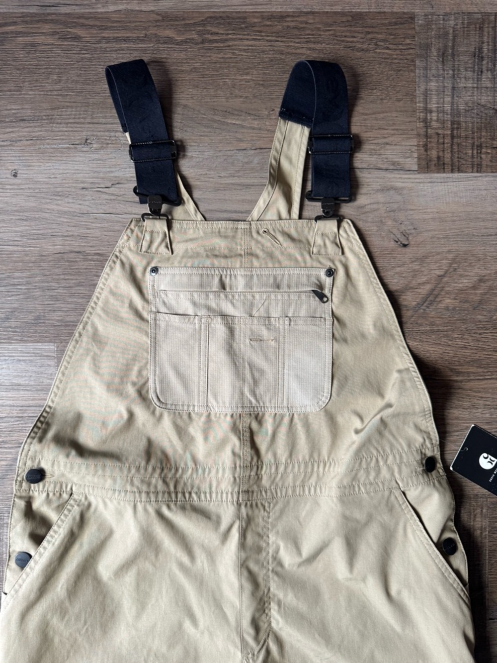 NWT Hurley x Carhartt Women’s Tan Short Overalls with Black Straps - Picture 4 of 16